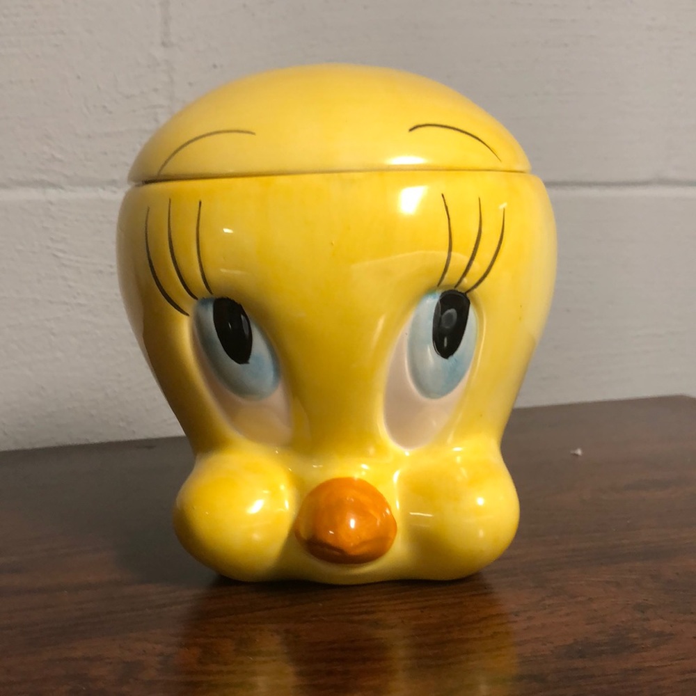 Warner Bros 2000 Tweety cookie jar